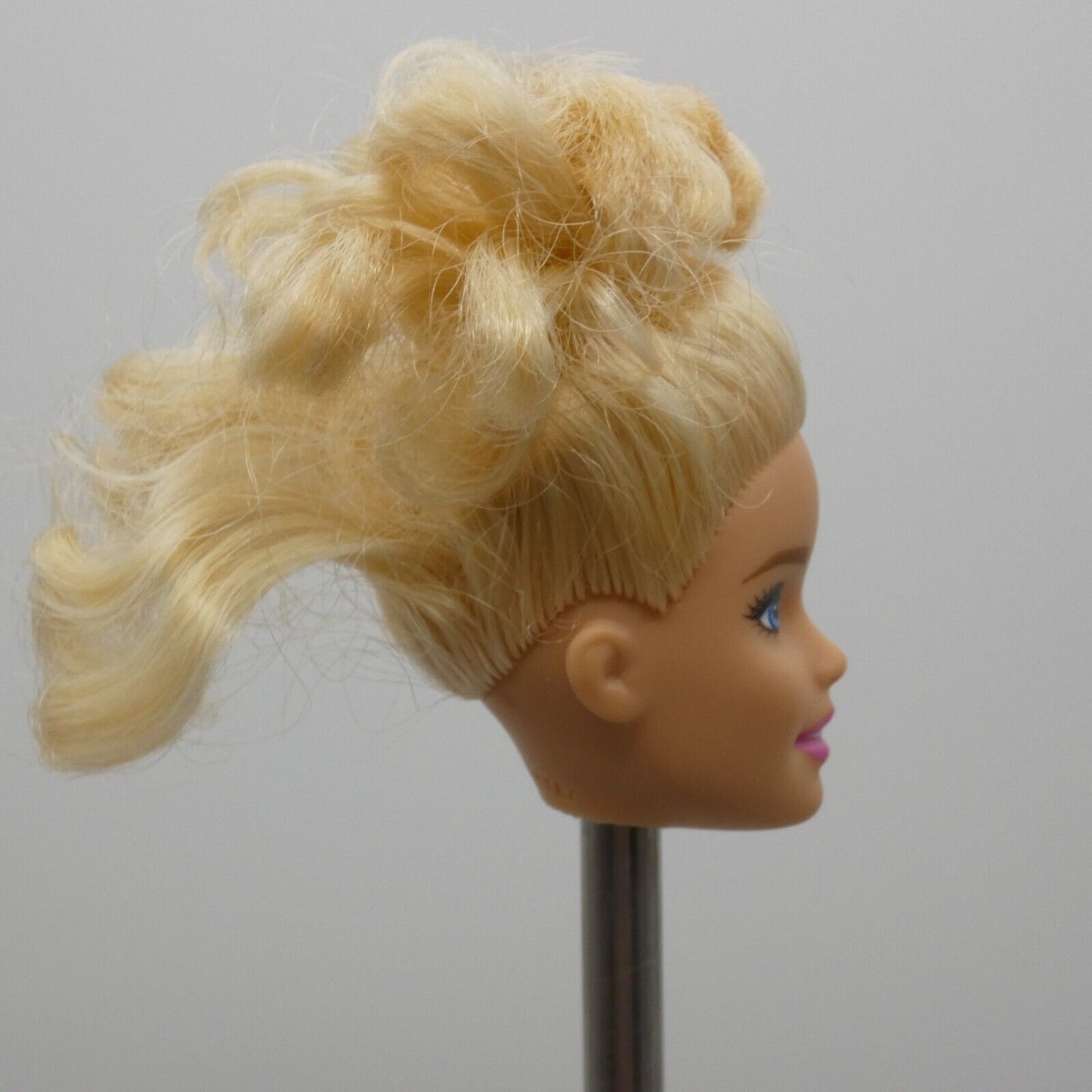 Barbie Gymnast Doll Head Millie Face Light Skin Curly Blonde Hair 2019 GJM72