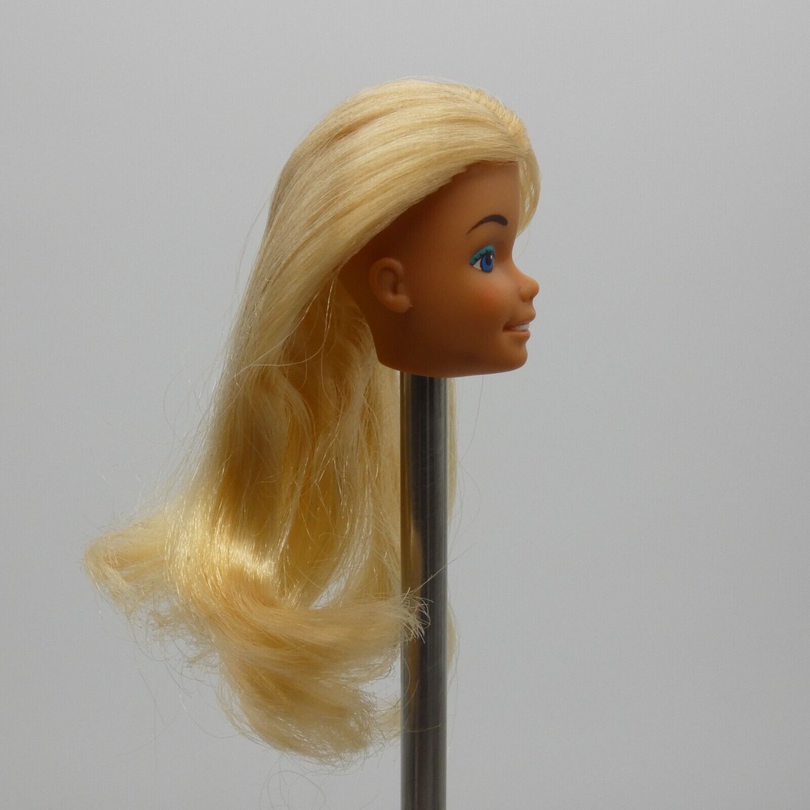 Barbie Malibu Doll Head Only SuperStar Tan Medium Light Skin Hong Kong A