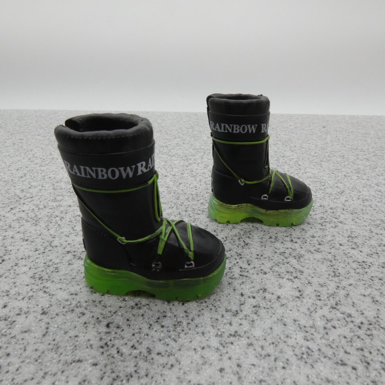 Rainbow High Jade Hunter Winter Break Doll Boots Shoes Green 2021 MGA 574781