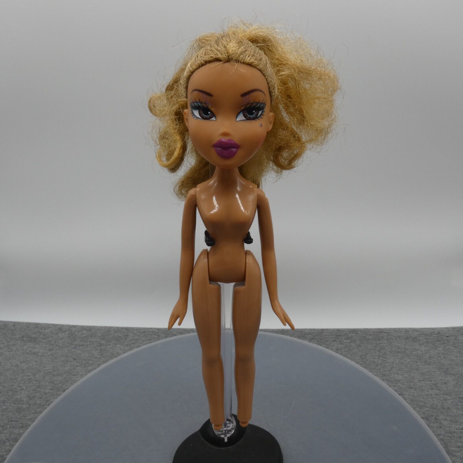 Bratz Step Out Yasmin Doll Curly Honey Blonde Hair Nude 2005 MGA 296997