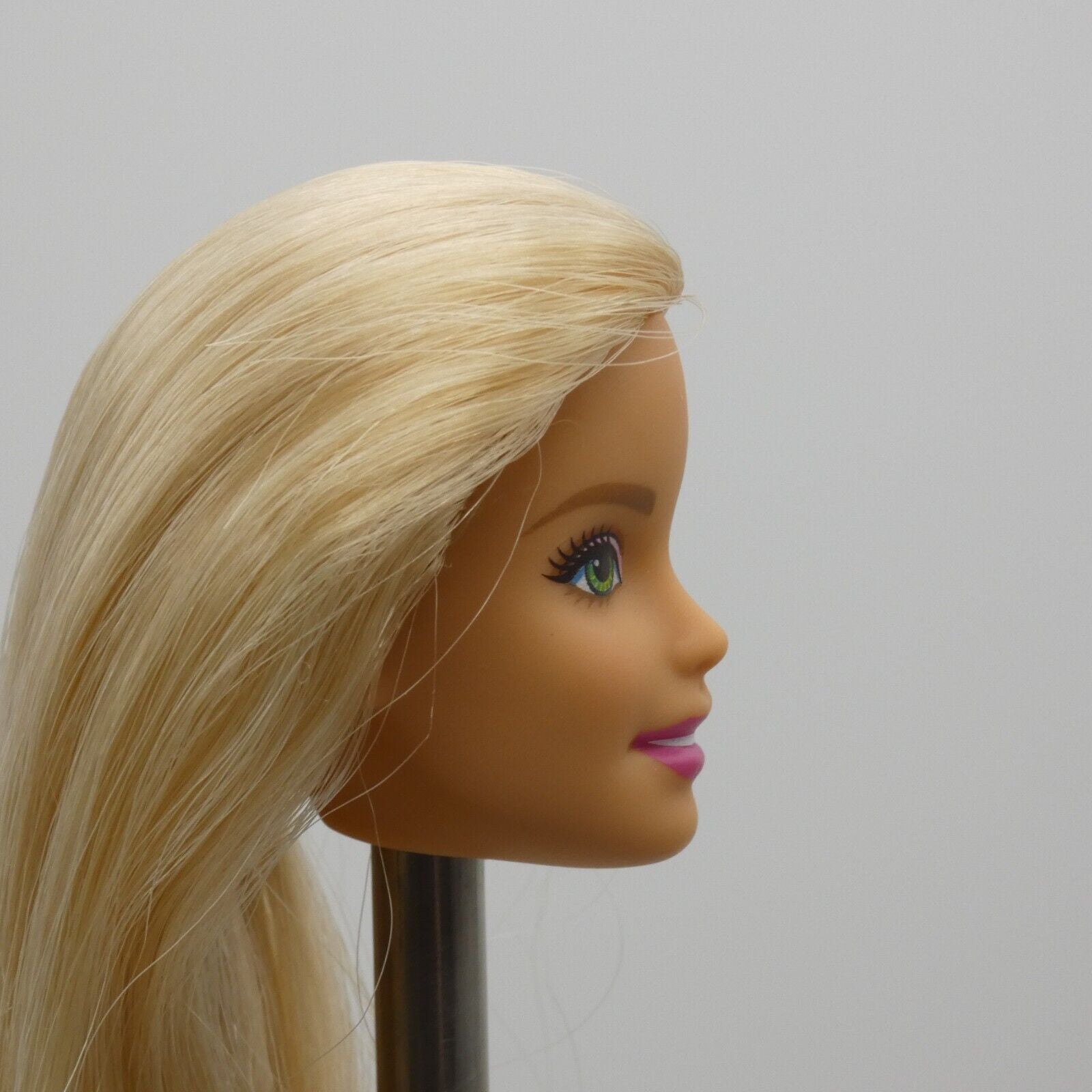 Barbie Doll Head Millie Face Blonde Green Eyes Light Skin 2016 Mattel DHL82