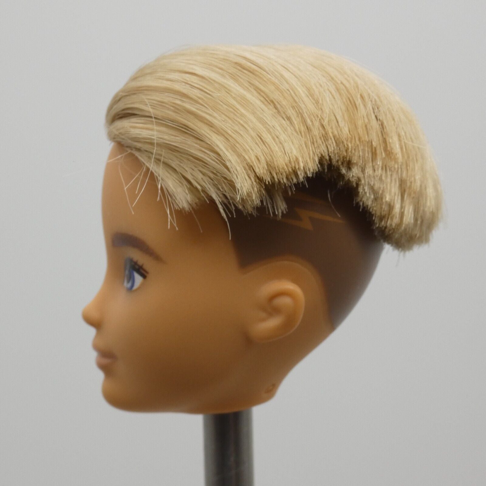 Creatable World Doll Head Blonde Side Shave Medium Light Skin 2019 Mattel GGT67