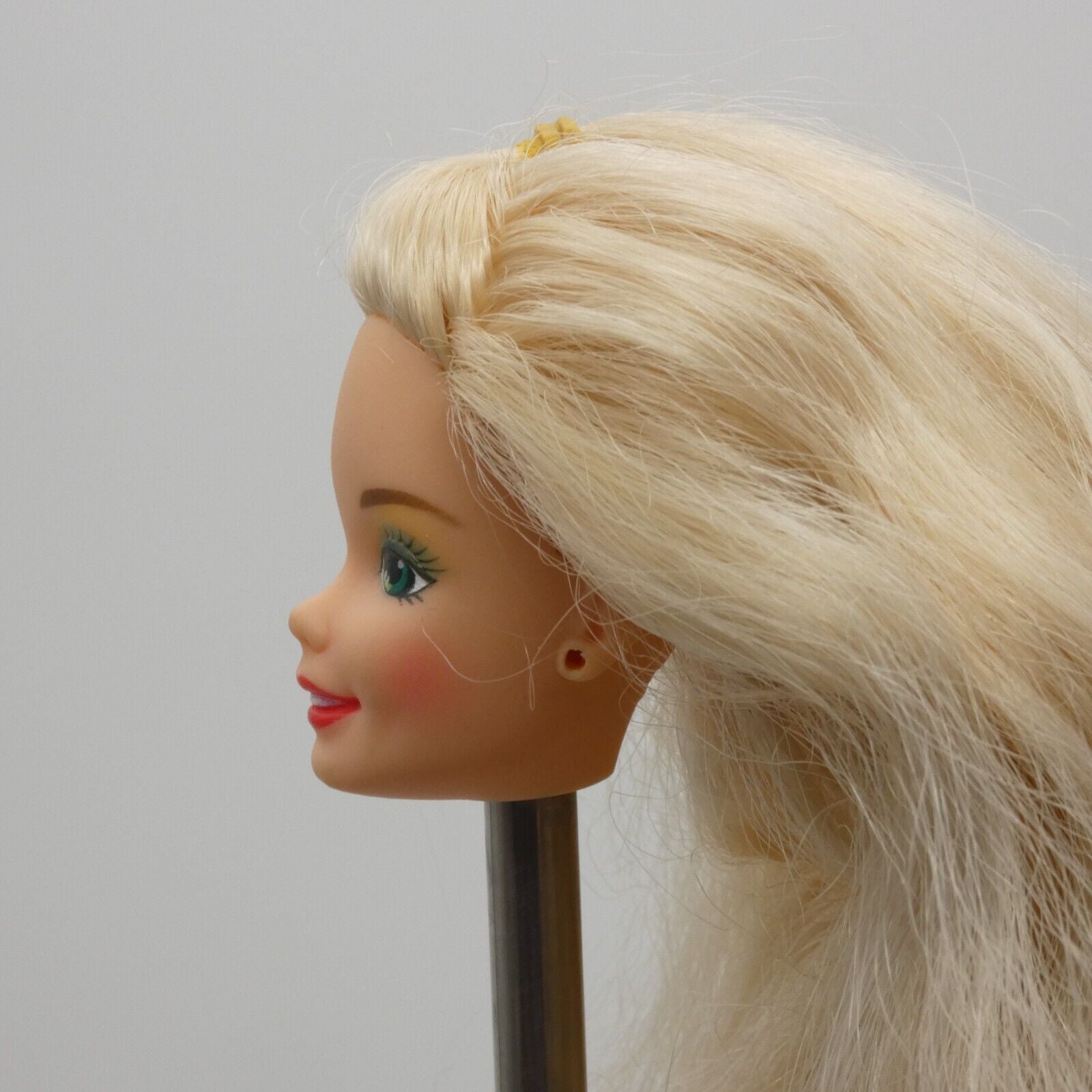 Barbie 1993 Happy Holidays Doll Head SuperStar Face Blonde Green Eyes 10824