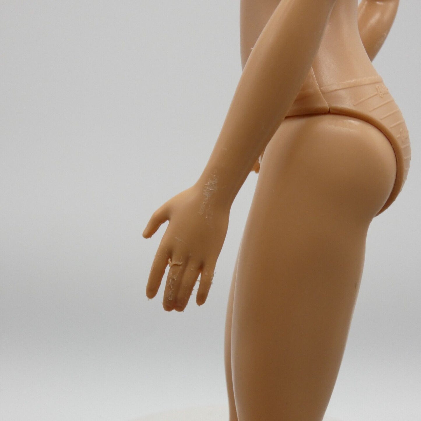 Barbie Doll Fashionistas Body Bent Right Arm Flat Feet 2021 Medical Doctor GWV01