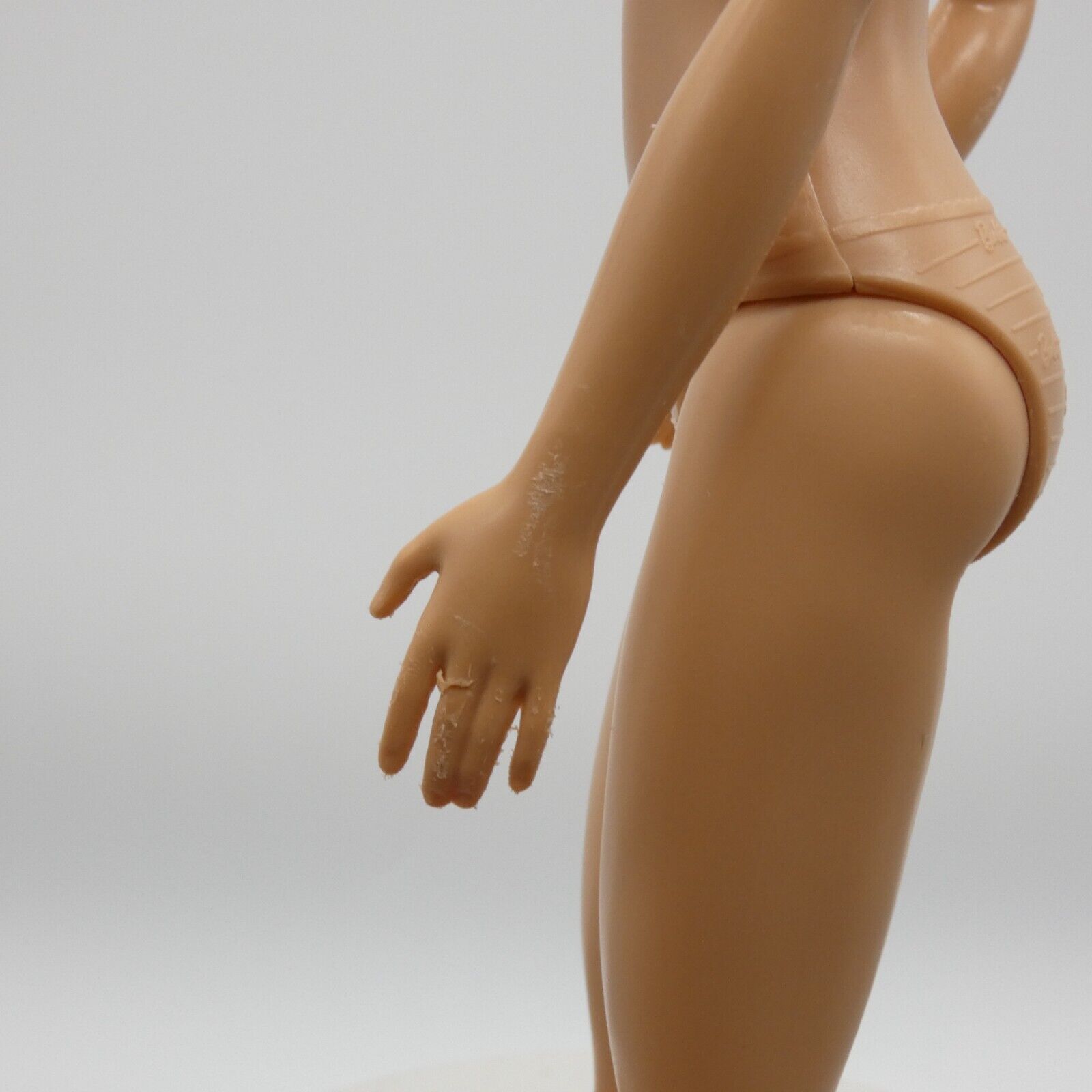 Barbie Doll Fashionistas Body Bent Right Arm Flat Feet 2021 Medical Doctor GWV01