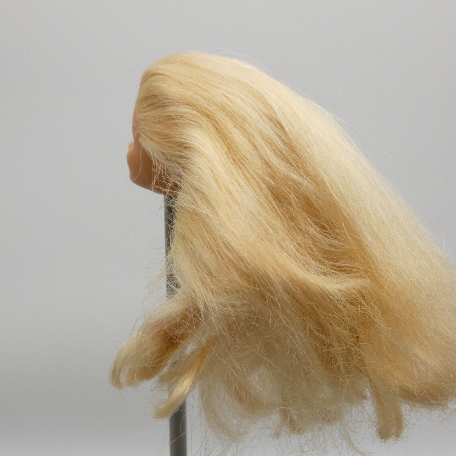 Style Magic Barbie Doll Head Superstar Face Wavy Shortened Hair 1988 Mattel 1283