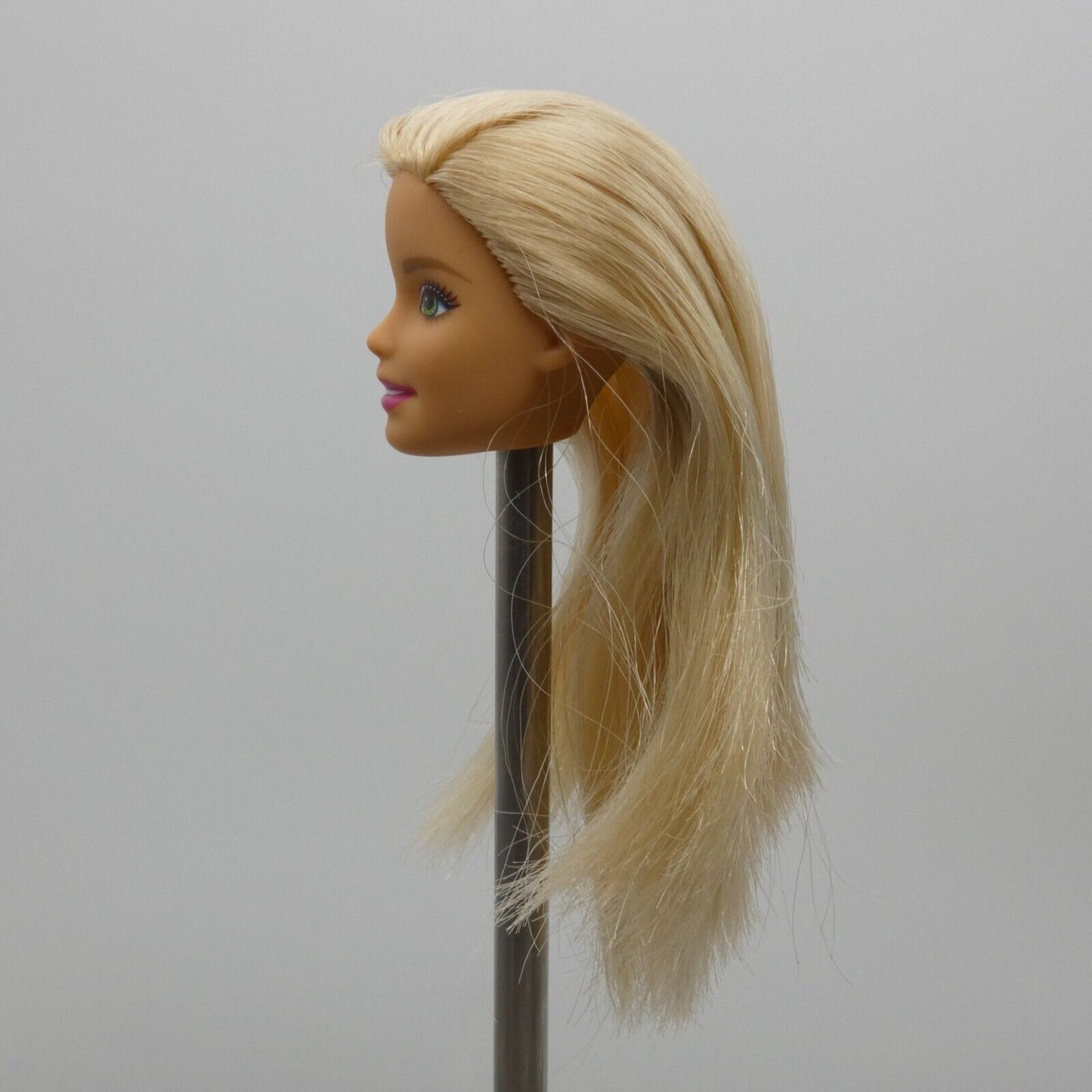 Barbie Doll Head Millie Face Blonde Green Eyes Light Skin 2016 Mattel DHL82