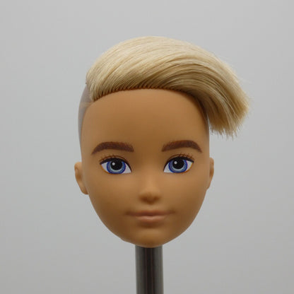 Creatable World Doll Head Blonde Hair Side Shave Medium Light Skin 2020 GKV44