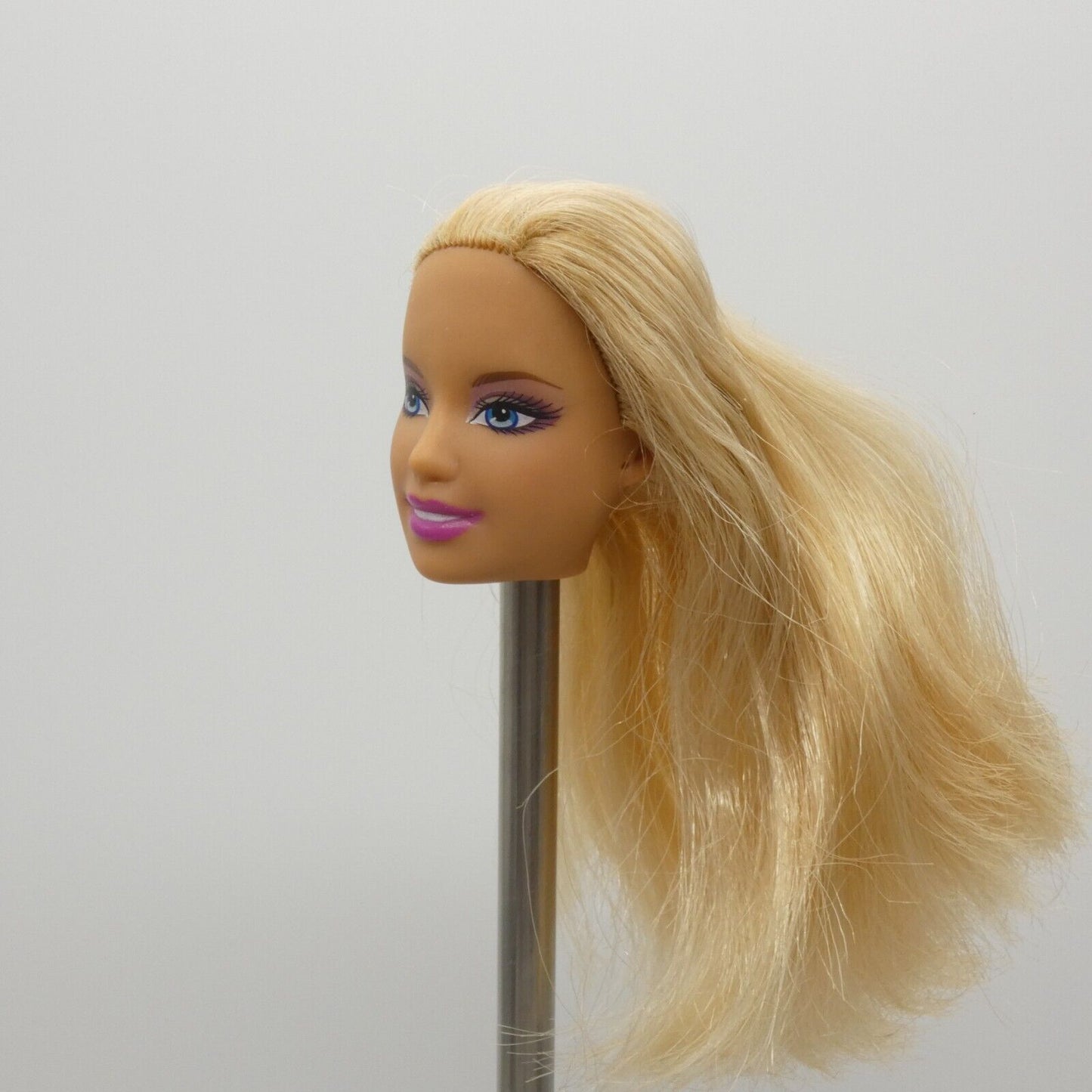 Barbie Fashion Fever Doll Head Medium Light Skin Blonde Hair 2008 Mattel