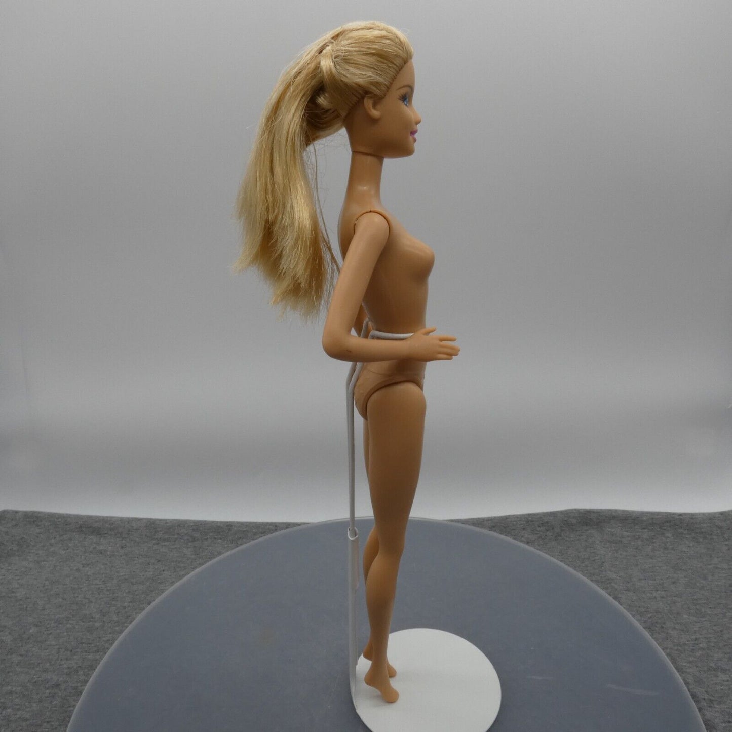 Barbie Doll Generation Girl CEO Face Blonde Bent Right Arm 2013 Body China