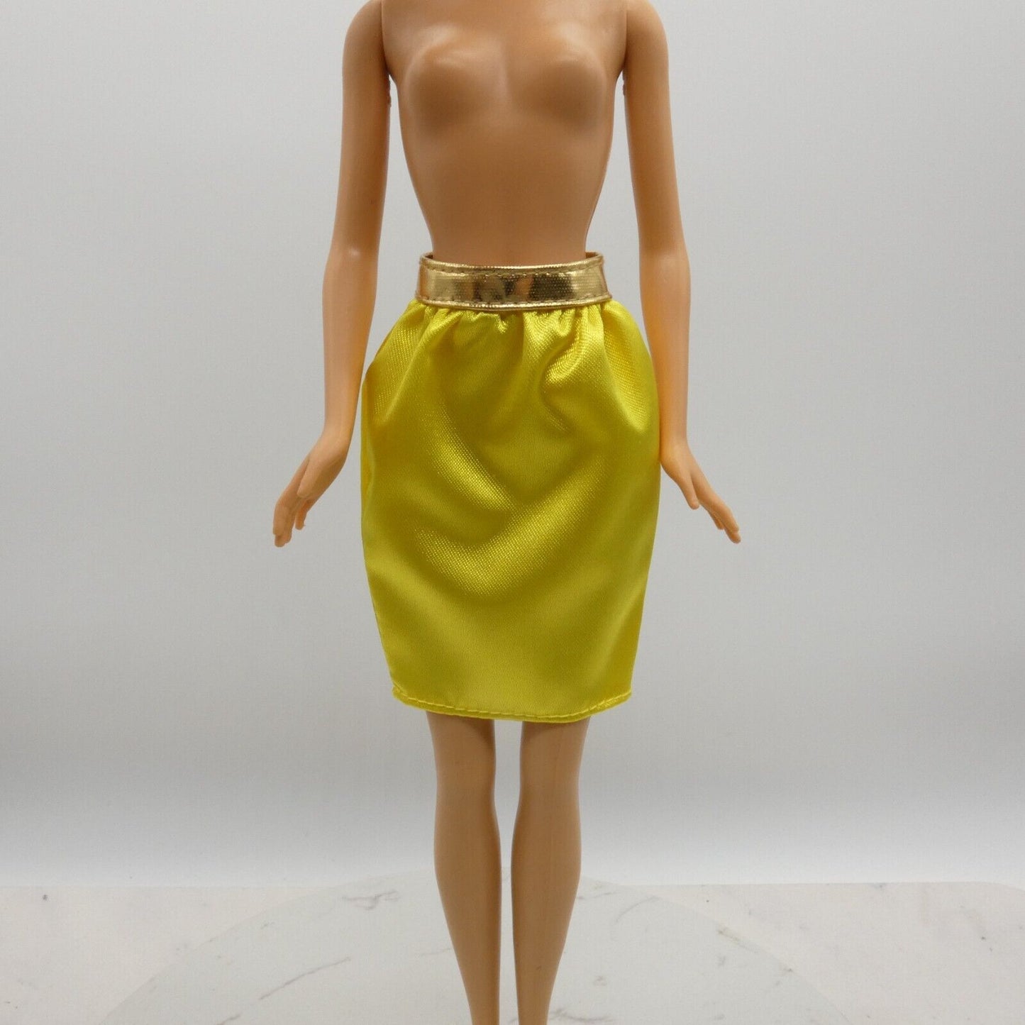 Barbie Doll Skirt Yellow Shiny Gold Band Signature Looks 19 2023 Mattel HJX28