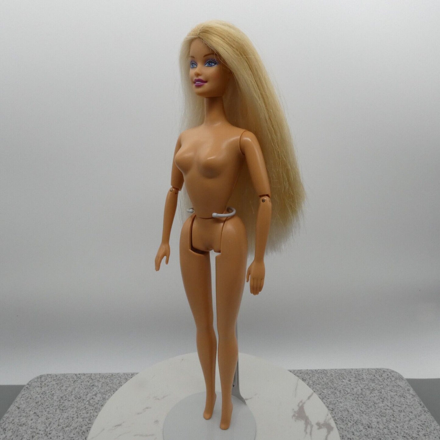 Barbie Doll Generation Girl CEO Face Blonde Articulated Elbows Dancing Action