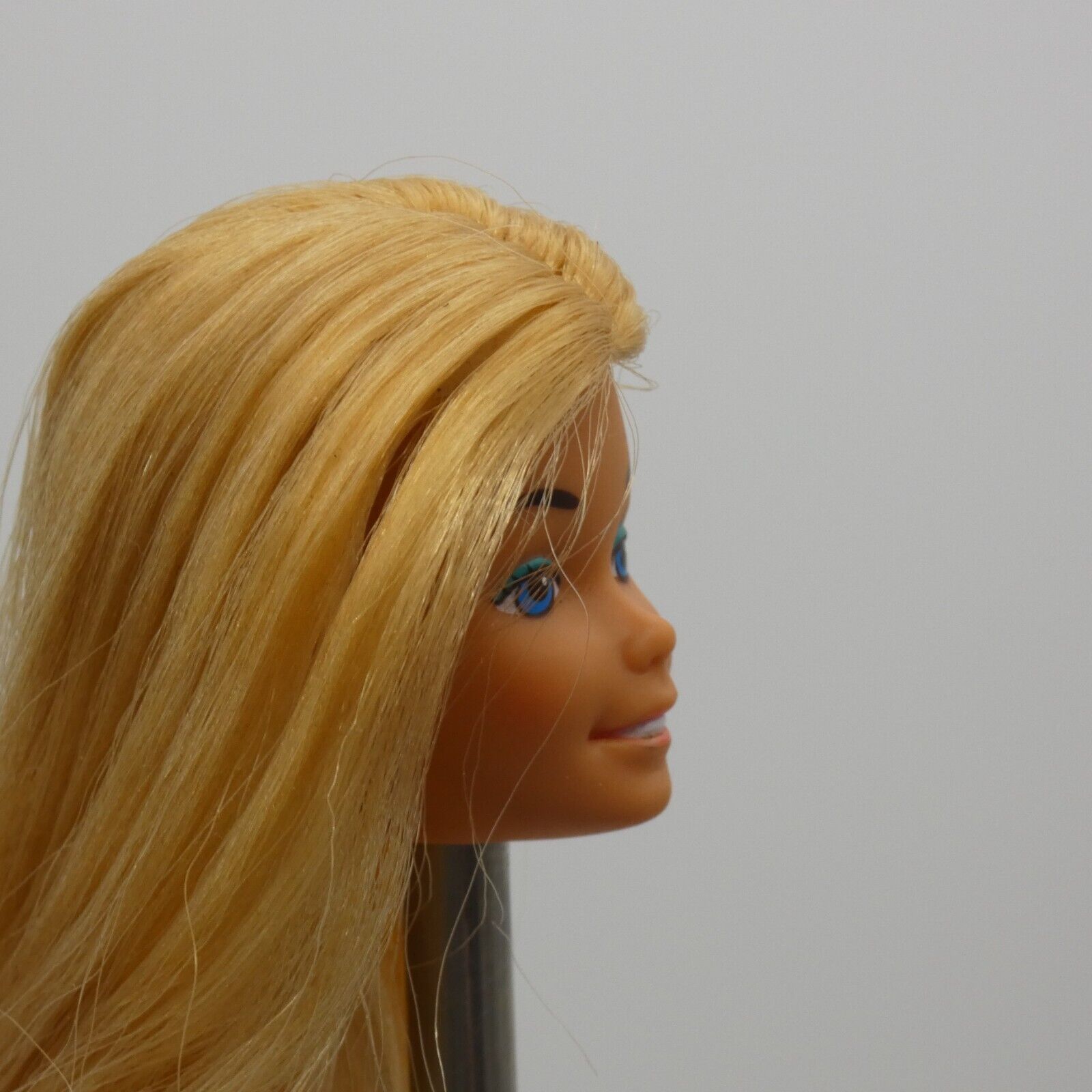 Barbie Malibu Doll Head Only SuperStar Tan Medium Light Skin Hong Kong E Mattel