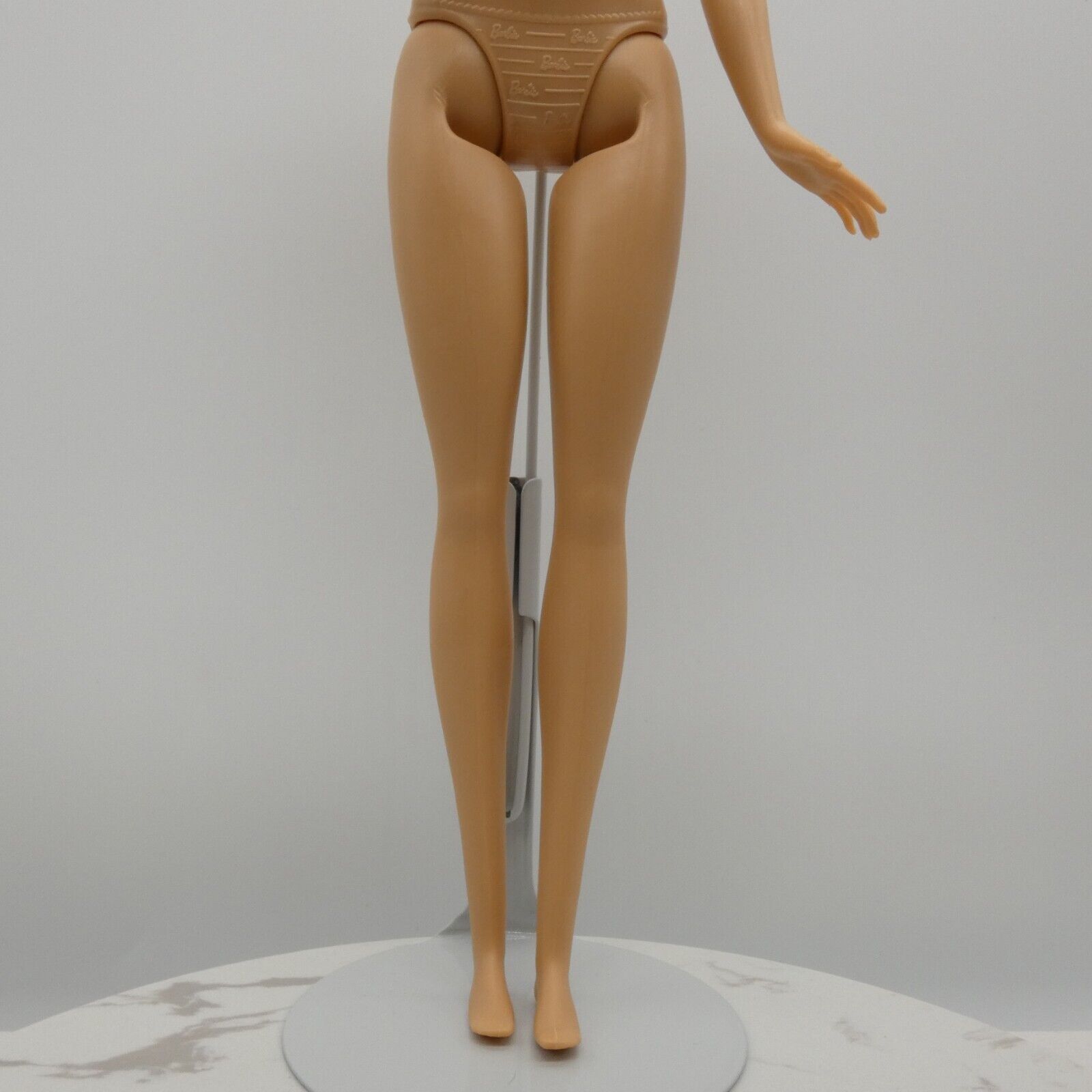 Barbie Doll Body Only Med Light Skin Right Bent Arm Flat Feet Fashionistas 2015