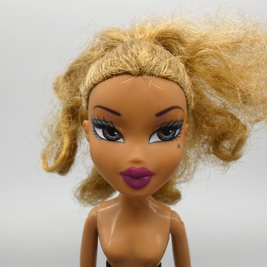 Bratz Step Out Yasmin Doll Curly Honey Blonde Hair Nude 2005 MGA 296997