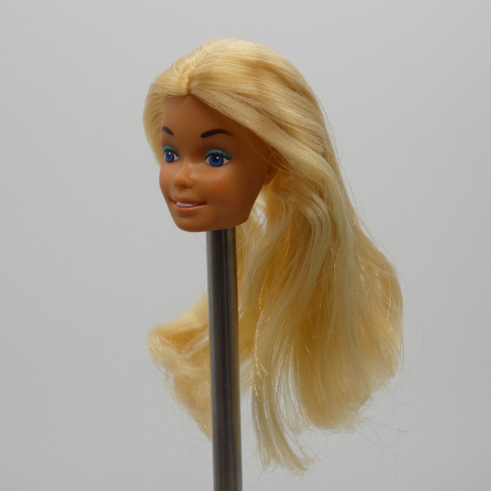 Barbie Malibu Doll Head Only SuperStar Tan Medium Light Skin Hong Kong A