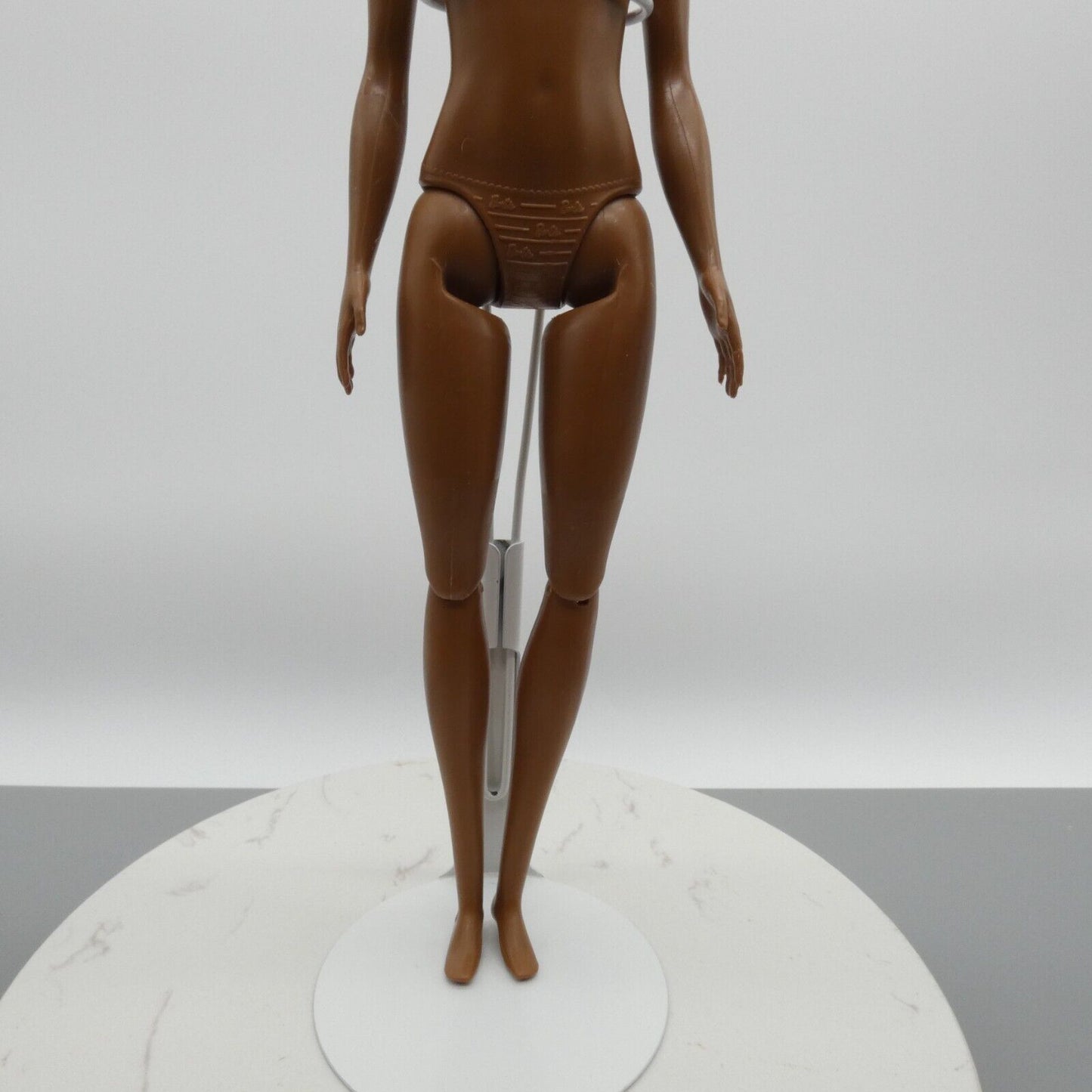 Barbie Doll Fashionistas AA Body Dark Skin Articulated Knees 2020 Spa Day GJR85