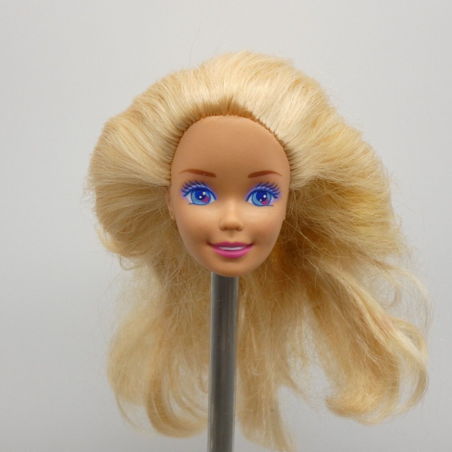 Style Magic Barbie Doll Head Superstar Face Wavy Shortened Hair 1988 Mattel 1283