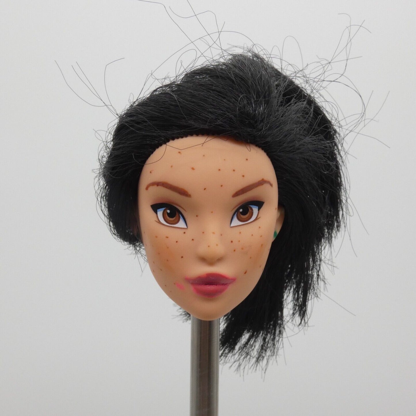 Disney Princess Pocahontas Doll Head Medium Skin Royal Shimmer Hasbro C-031G TLC