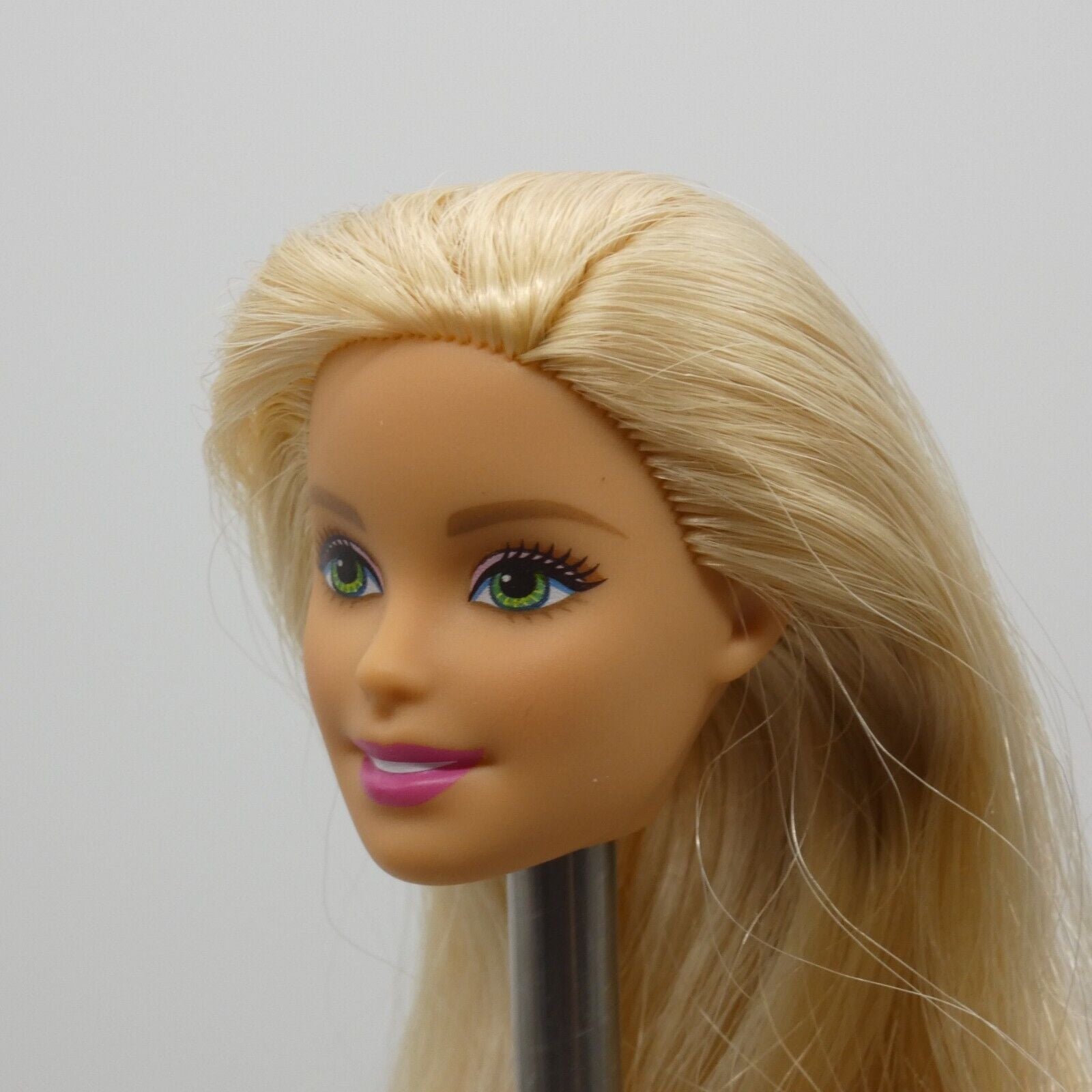 Barbie Doll Head Millie Face Blonde Green Eyes Light Skin 2016 Mattel DHL82