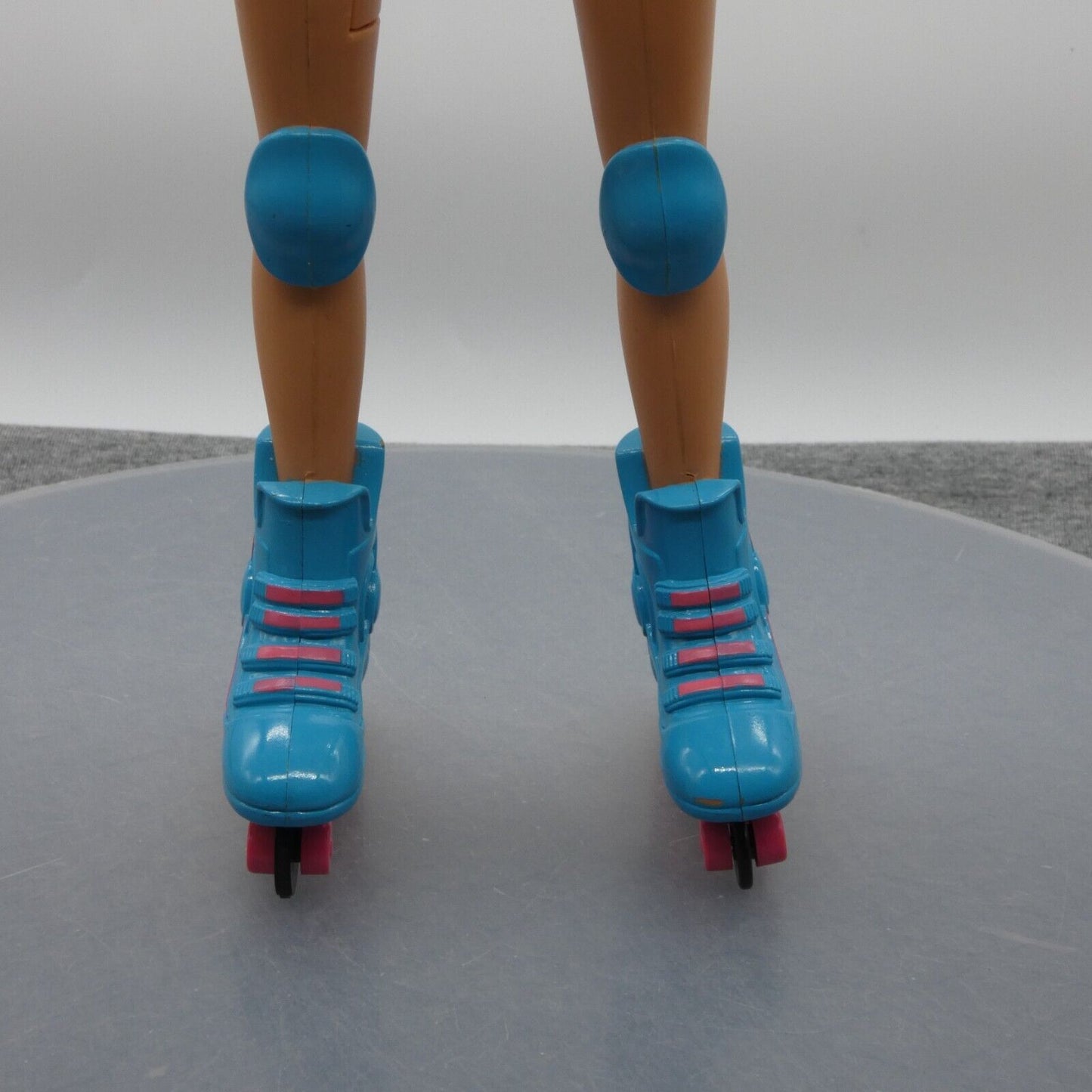 Barbie Cool Skating Doll Generation Girl GEO Face Articulated Elbows Skates