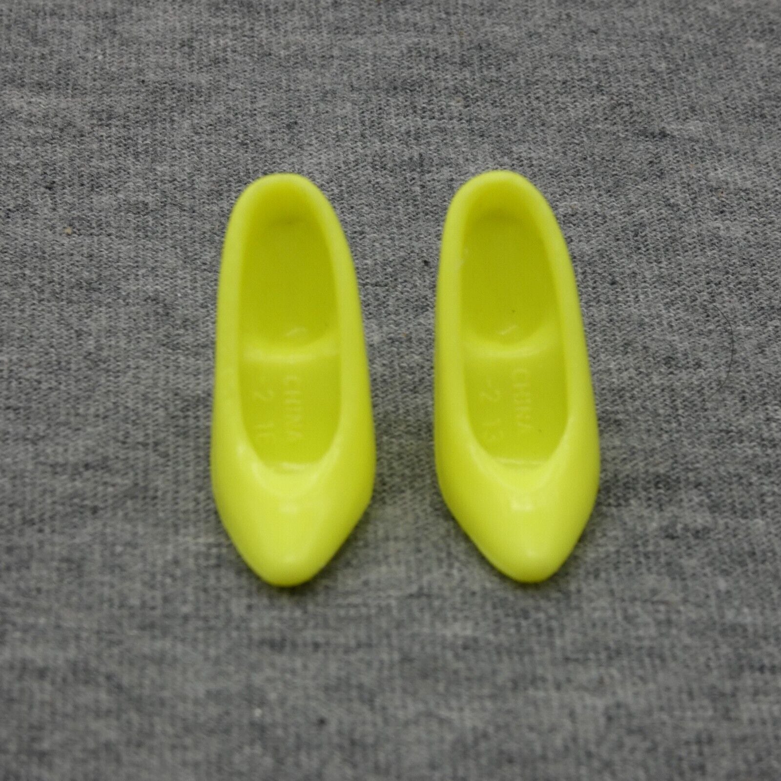 Barbie Doll Shoes Yellow Pumps Heels 80s 90s SuperStar Era Mattel O81