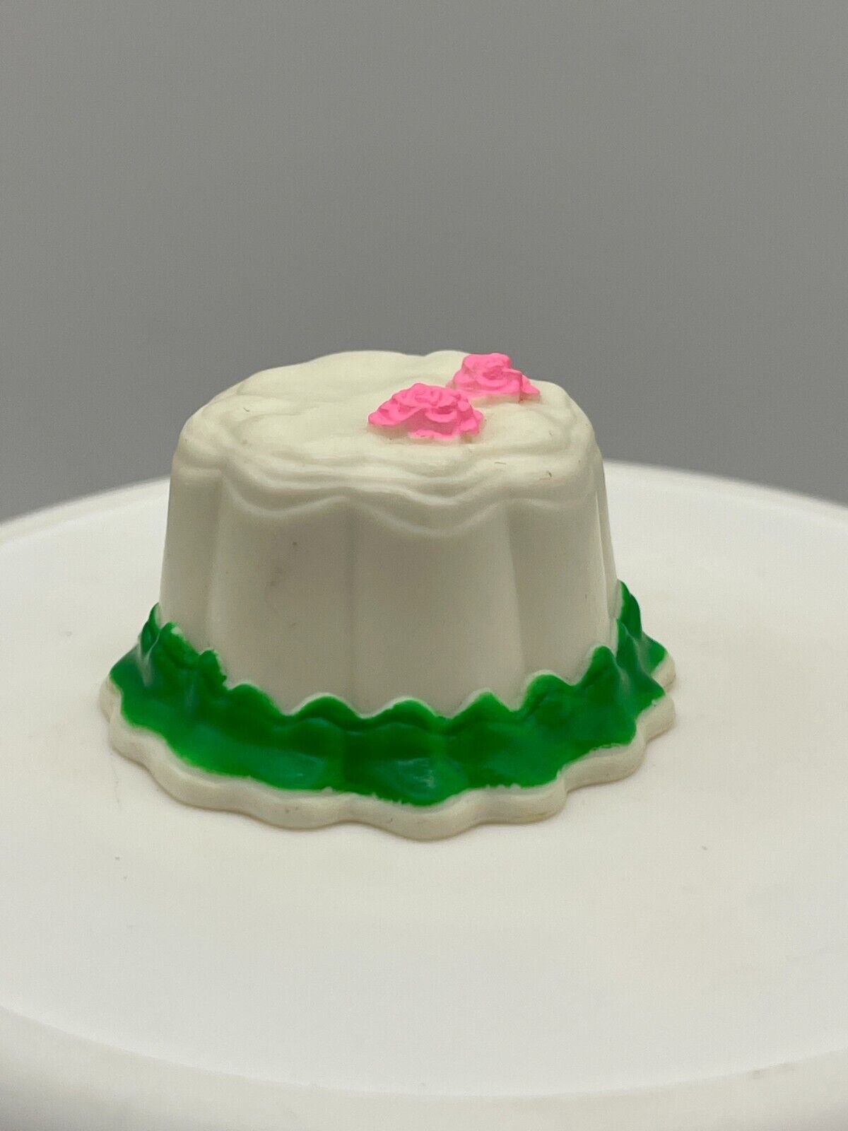 Barbie Doll Size Cake White Icing Green Trim Pink Roses Mini Diorama Decoration