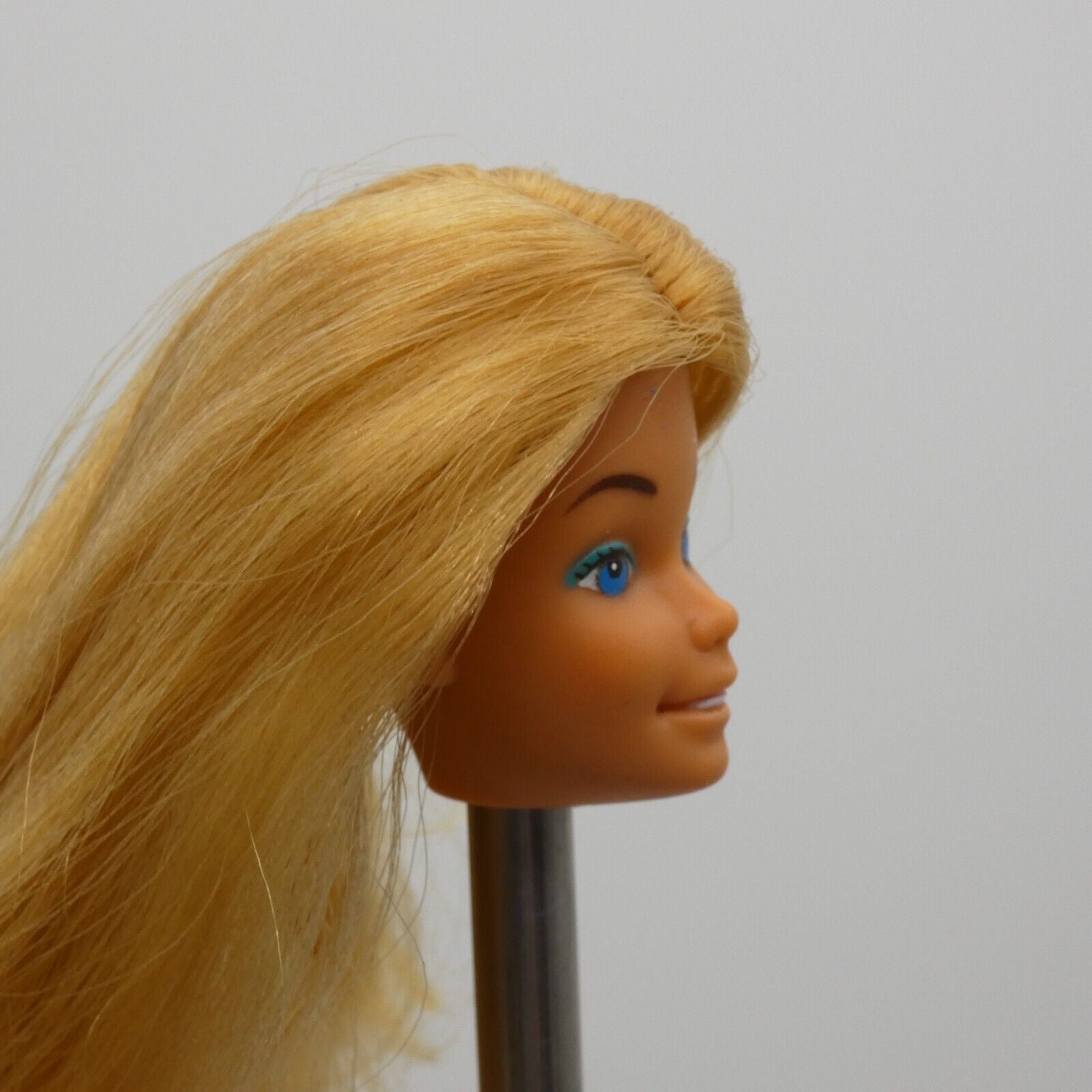 Barbie Malibu Doll Head Only SuperStar Tan Medium Light Skin Hong Kong D Mattel