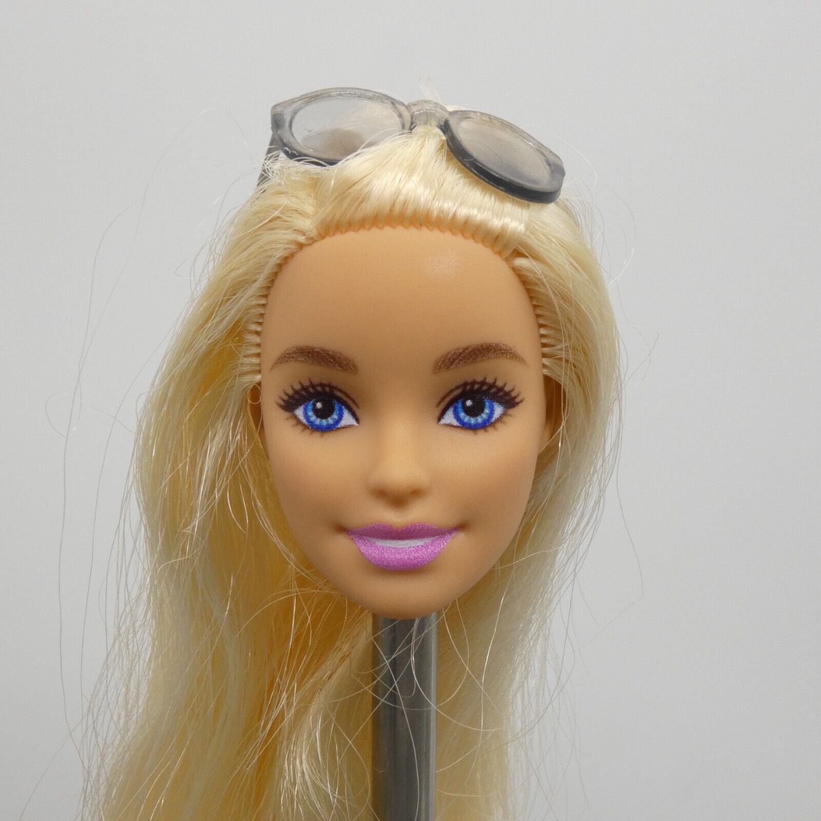 Travel Barbie Doll Head And Sunglasses Millie Face 2019 FWV25