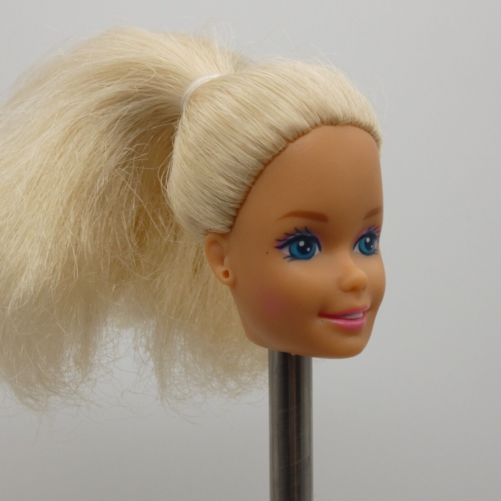 Barbie Fun To Dress Doll Head SuperStar Blonde Medium Light Skin 1993 3240