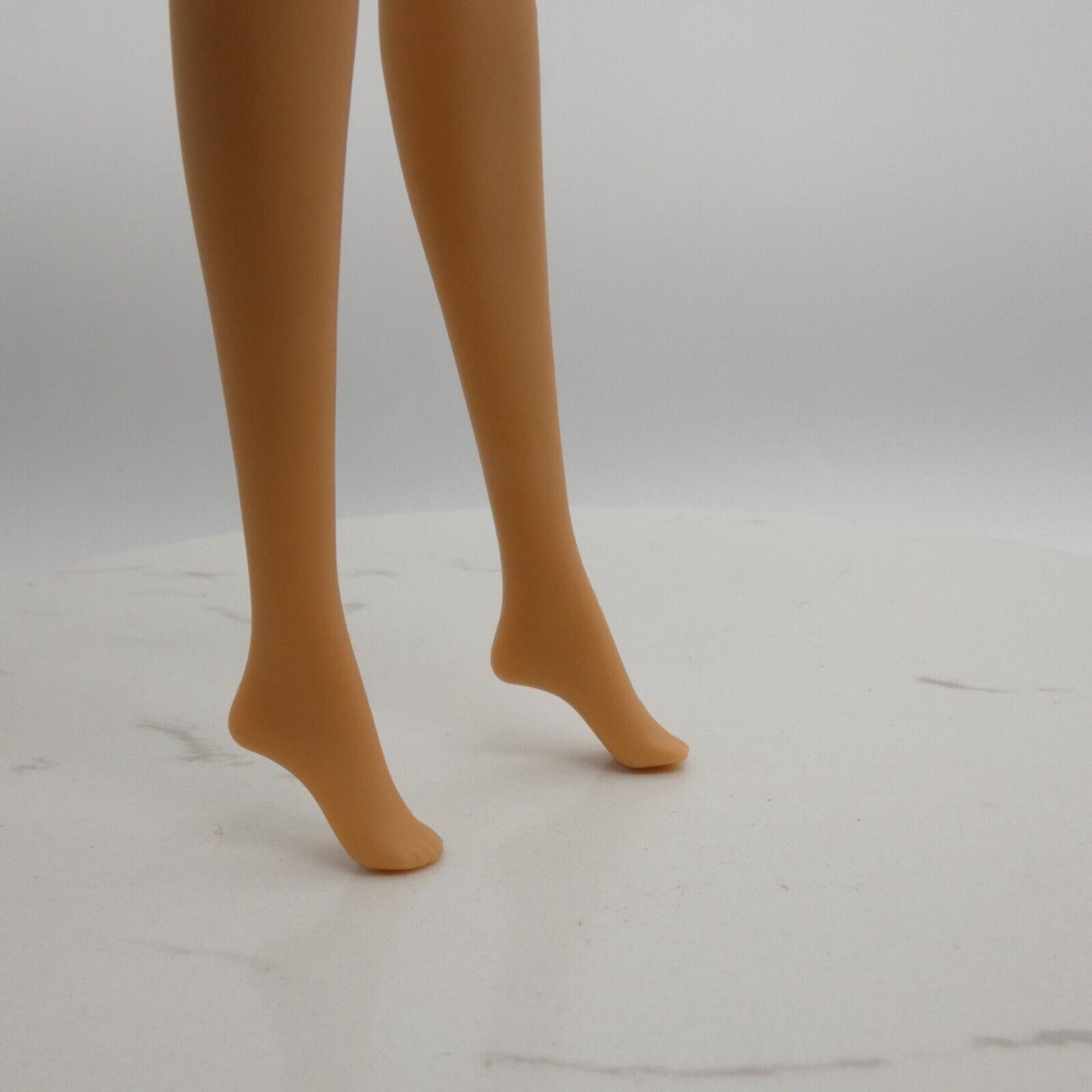 Barbie Doll 2015 Fashionistas Body Medium Light Skin Straight Leg Heel Feet