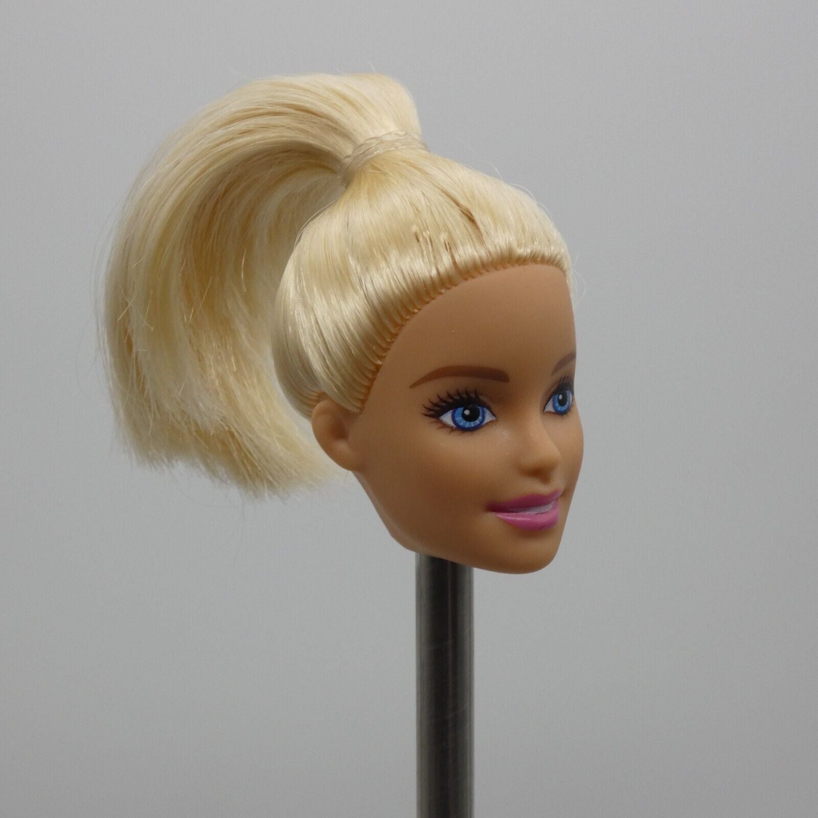 Barbie Fashionistas Doll Millie Face Blonde Light Skin Wellness Spa 2020 GJG55