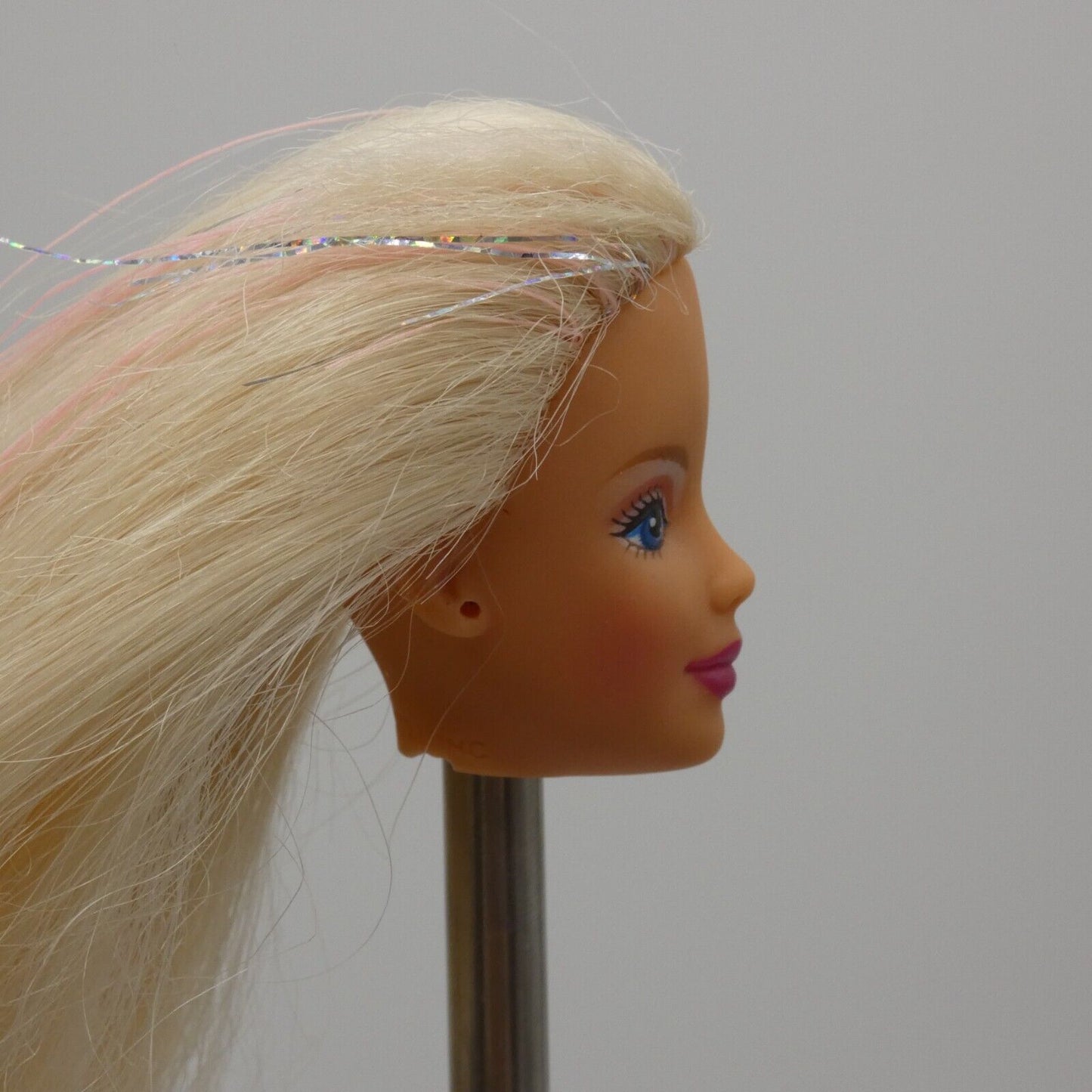 Barbie Beyond Pink Doll Head Only Mackie Face Blonde Pink Hair 1999 Mattel 20017