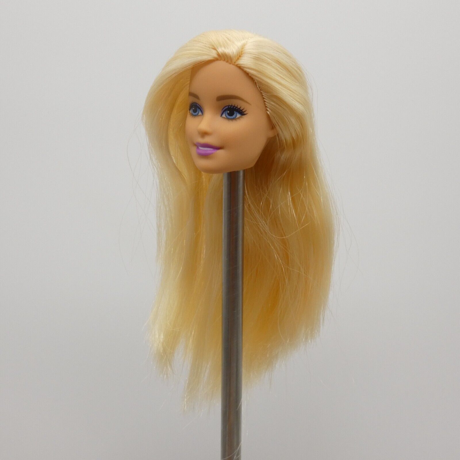 Barbie Supermarket Doll Head Millie Face Blonde Light Skin 2019 Mattel FRP01