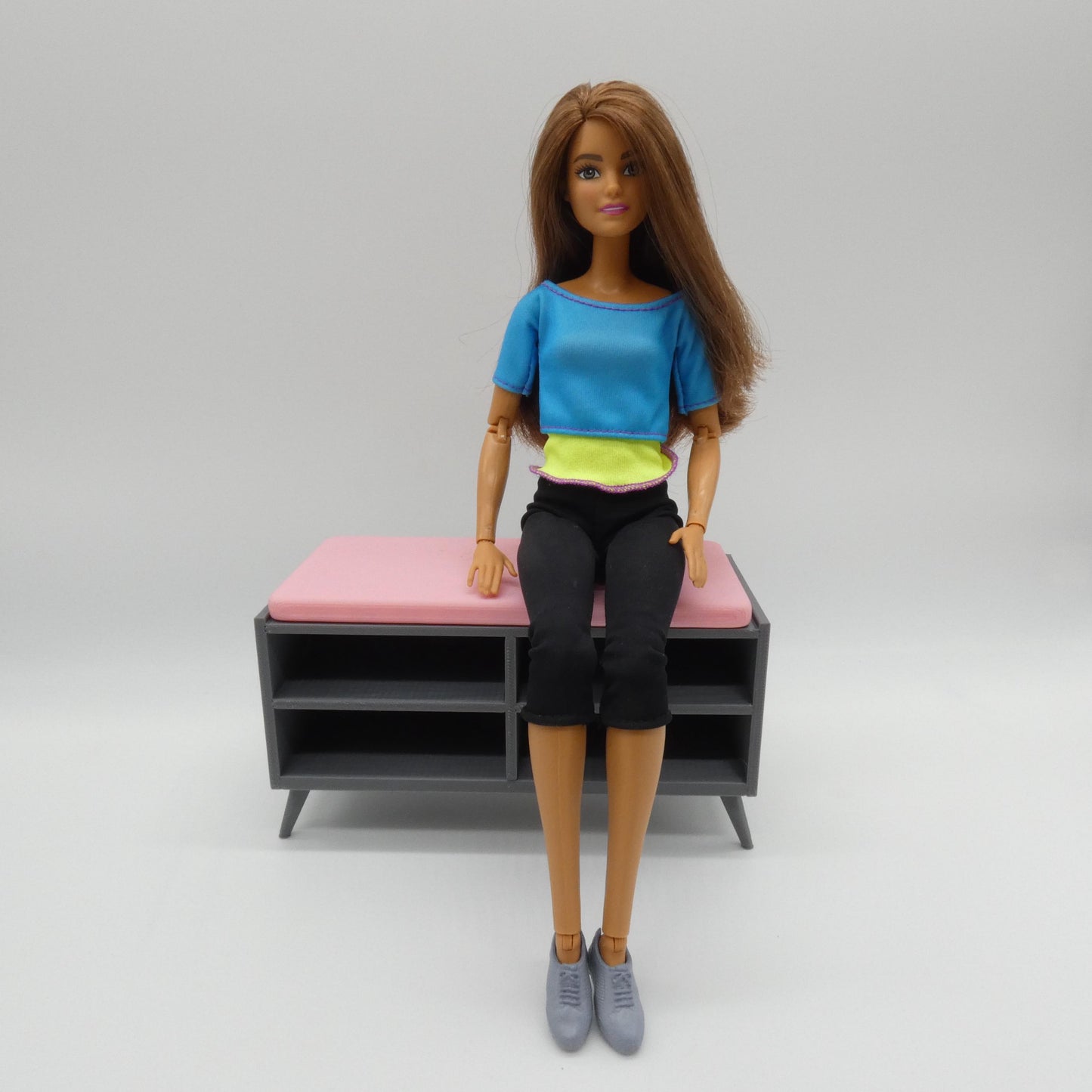 1/6 Scale Doll Furniture Shoe Cubby Storage Bench Gray With Pink Top Pad Barbie Integrity Toys FR Bratz 1:6 Diorama