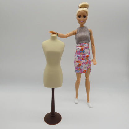 1/6 Scale Doll Furniture Dress Form Tan Mannequin On Brown Stand OR Choose Your Own Colors Barbie Ken Integrity Toys FR Bratz 1:6 Diorama