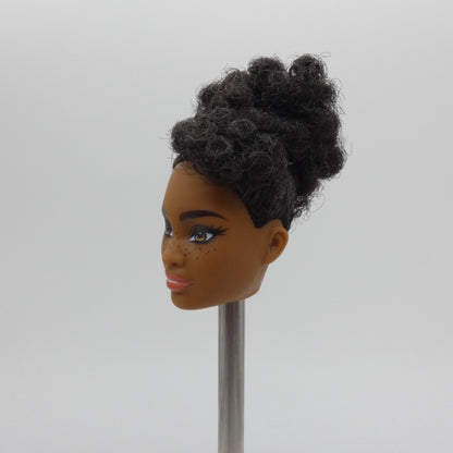 Barbie Fashionistas 185 Doll Head Mbili Face AA Dark Skin Freckles 2022 HBV17
