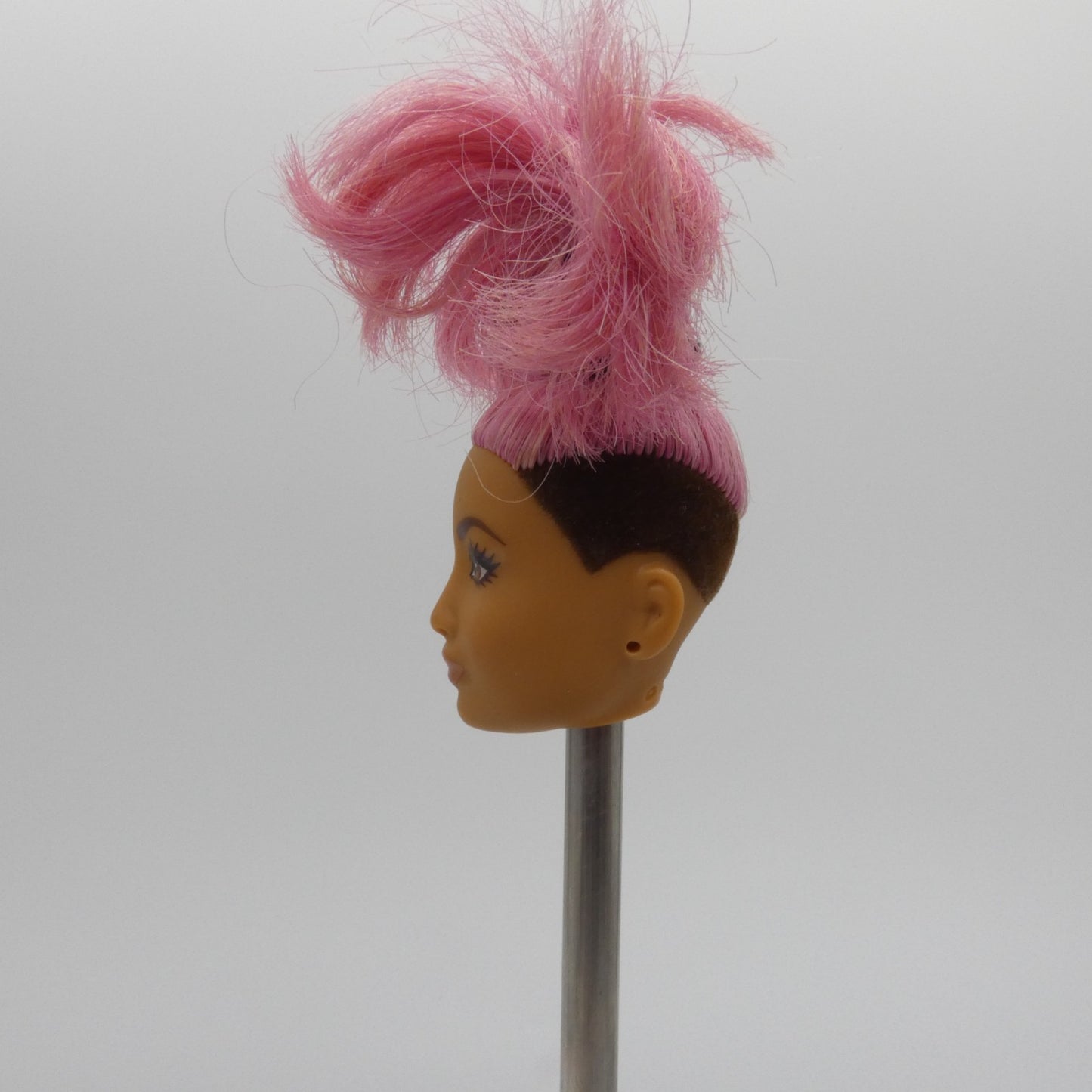 Barbie Fashionistas 095 Doll Head Goddess Face Pink Hair Brown Tan 2018 FJF55