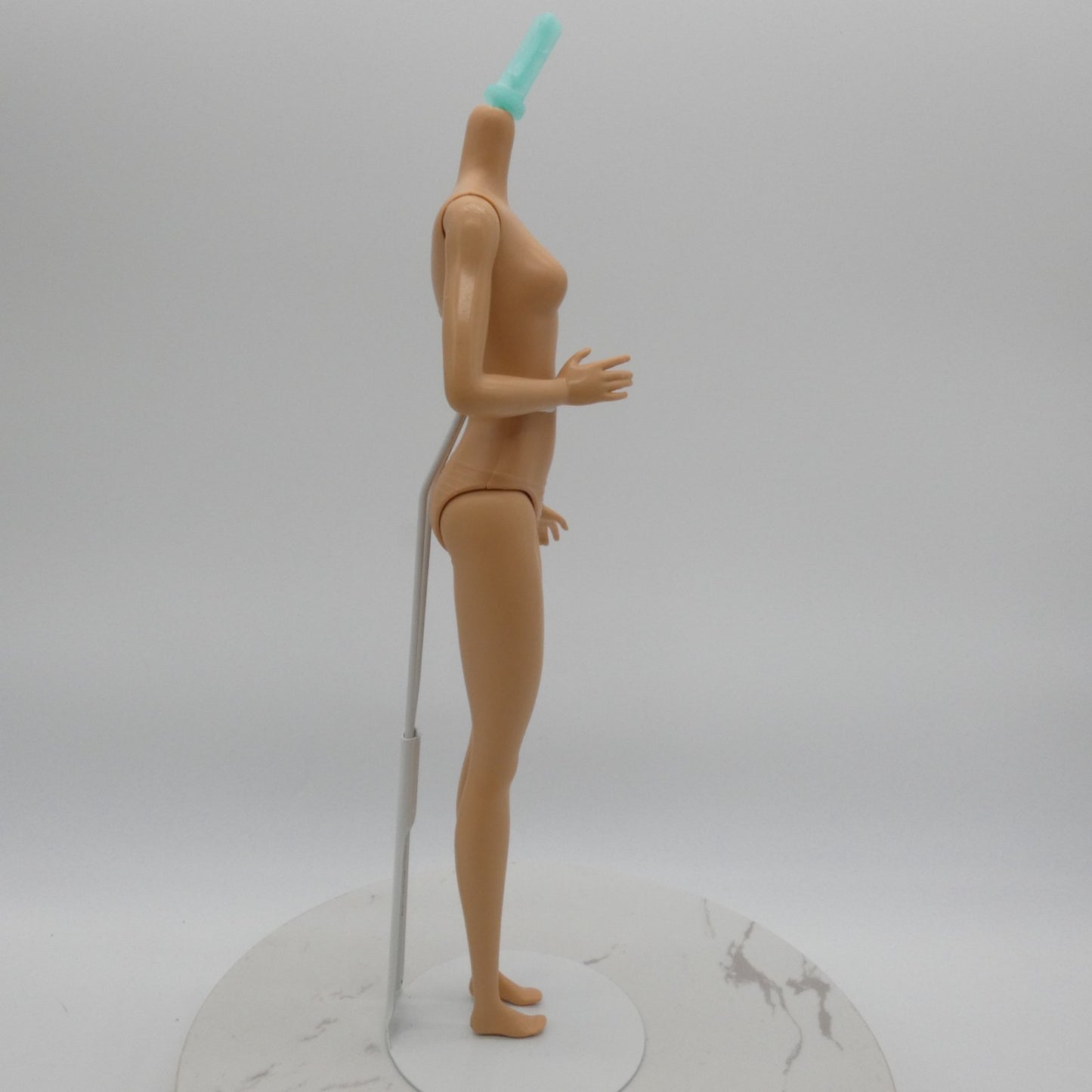 Barbie Doll Fashionistas Body Bent Right Arm Flat Feet Travel Malibu 2022 HJY18