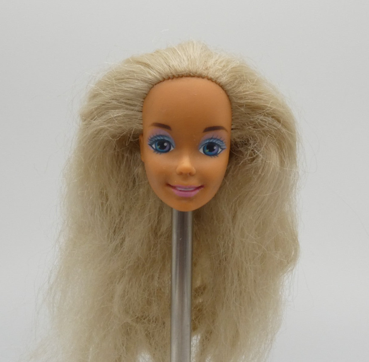 Barbie Doll Head Superstar Face Blonde Wavy Straight Hair Medium Light Skin 90s