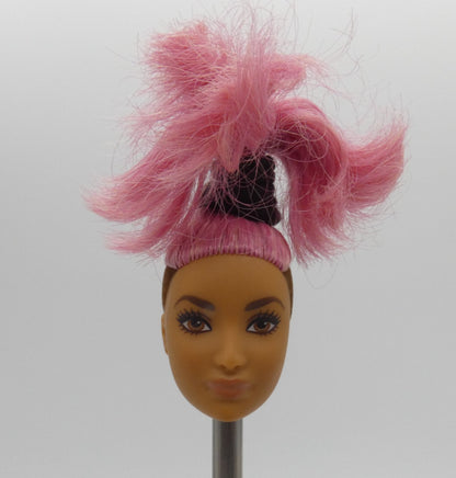 Barbie Fashionistas 095 Doll Head Goddess Face Pink Hair Brown Tan 2018 FJF55