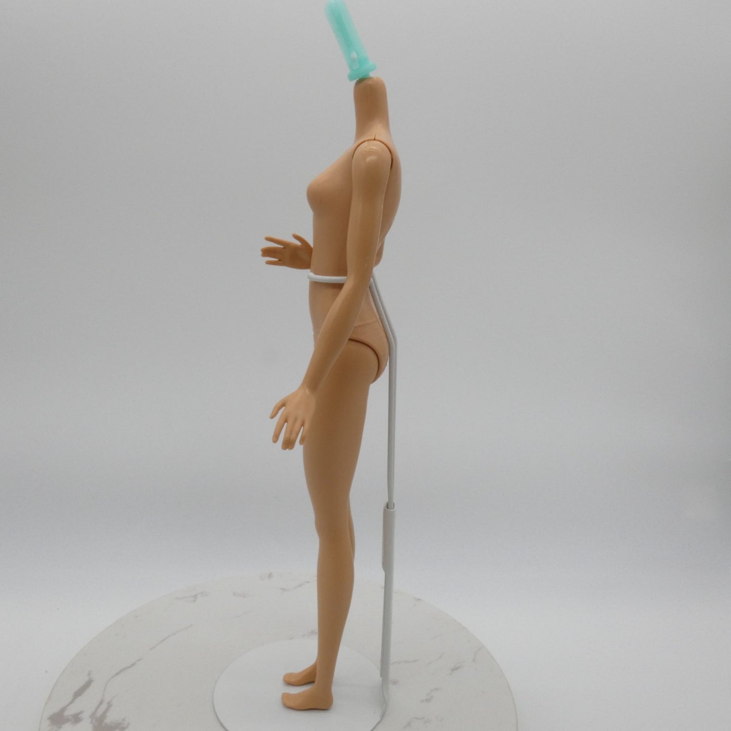 Barbie Doll Fashionistas Body Bent Right Arm Flat Feet Travel Malibu 2022 HJY18