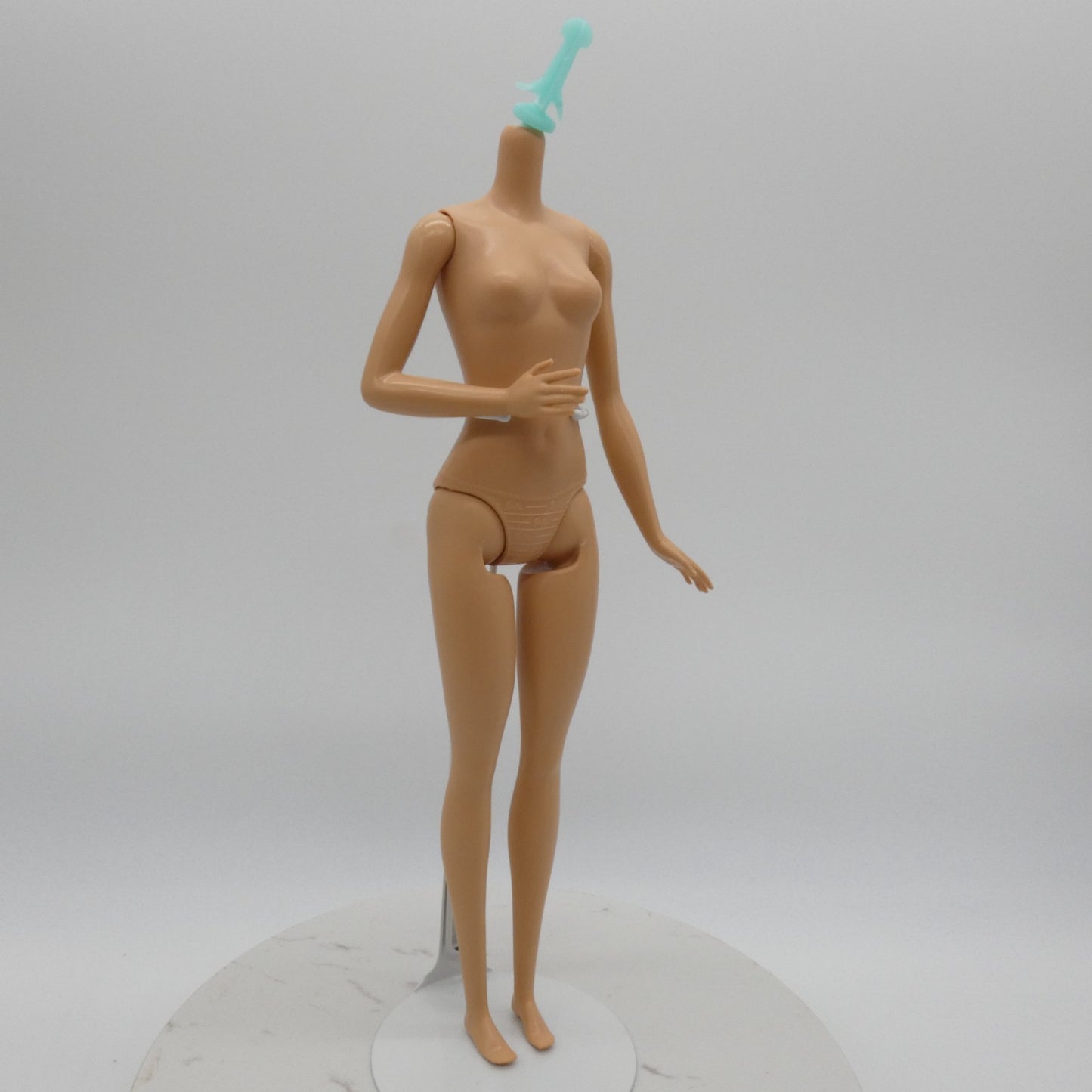 Barbie Doll Fashionistas Body Bent Right Arm Flat Feet Travel Malibu 2022 HJY18