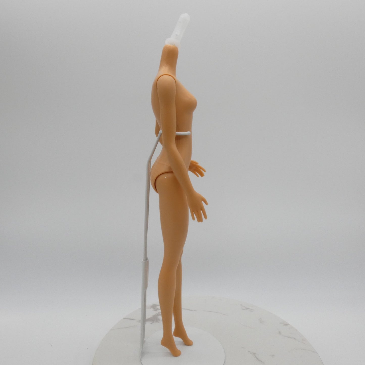 Barbie Doll Fashionistas Body Medium Light Neutra Skin 2018 Mattel FXN96