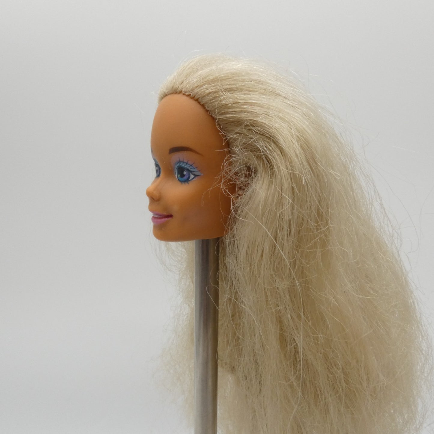 Barbie Doll Head Superstar Face Blonde Wavy Straight Hair Medium Light Skin 90s