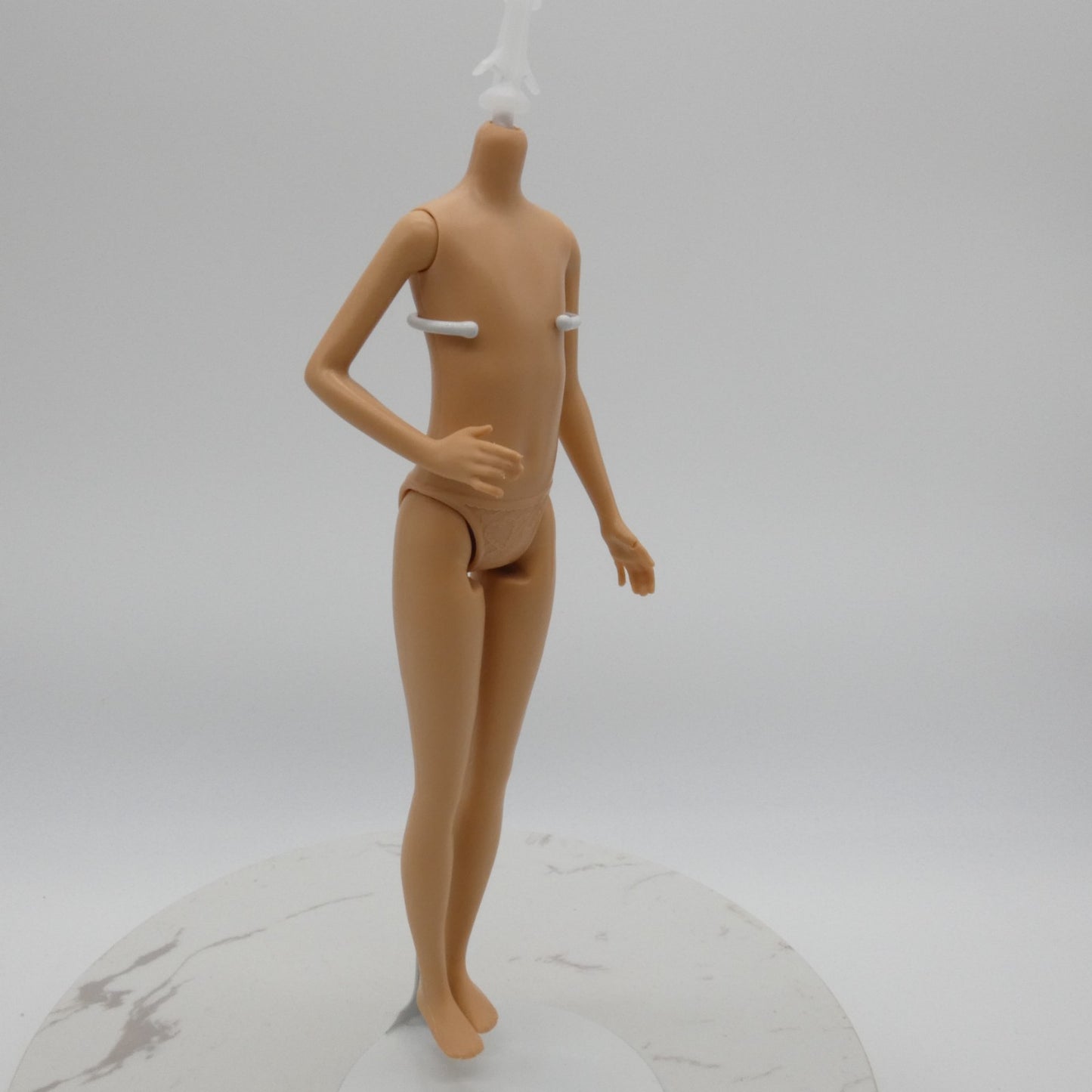 Barbie It Takes Two Stacie Doll Body Bent Right Arm 2022 Mattel HDF70