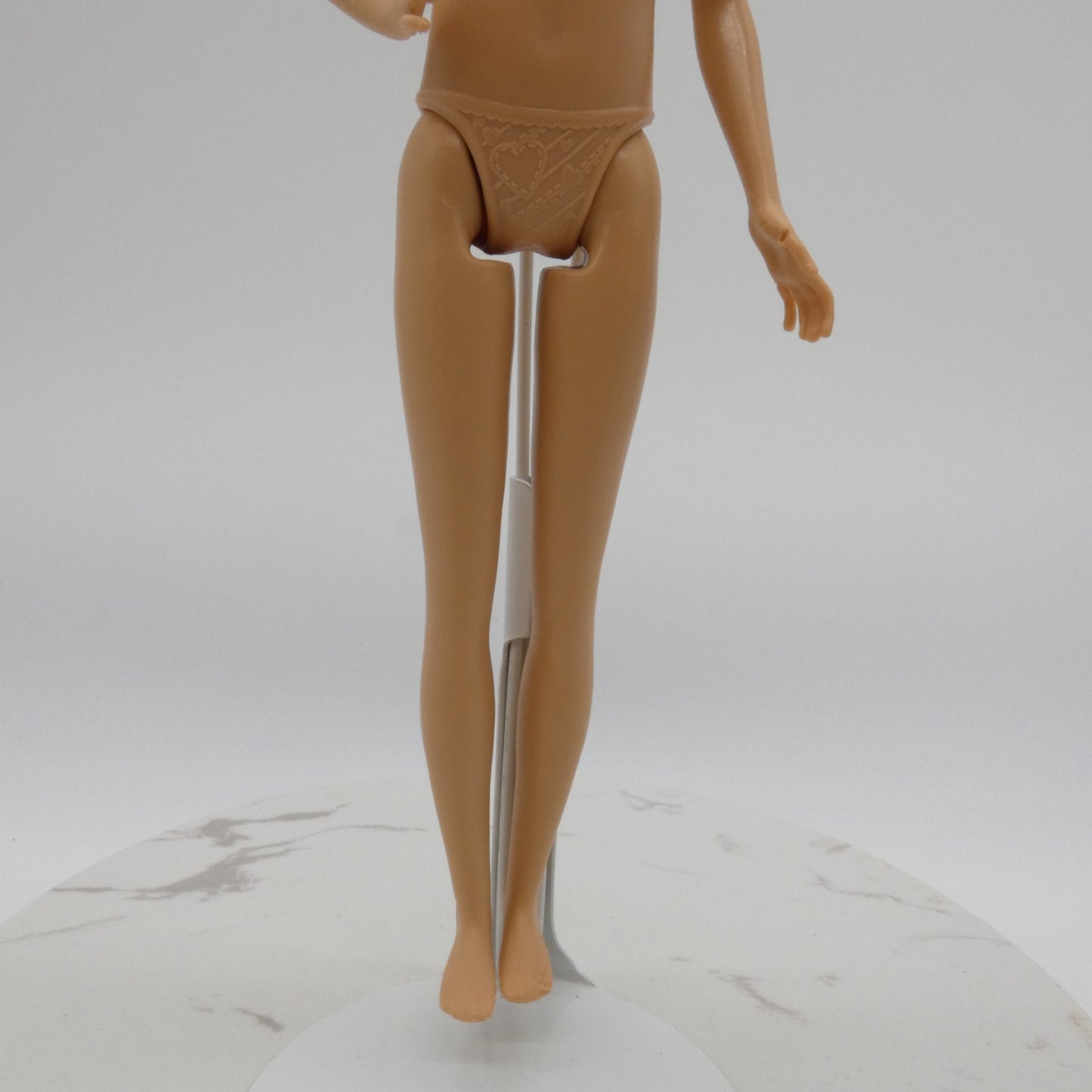 Barbie It Takes Two Stacie Doll Body Bent Right Arm 2022 Mattel HDF70