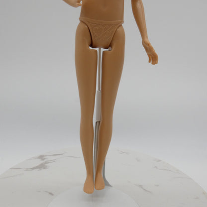 Barbie It Takes Two Stacie Doll Body Bent Right Arm 2022 Mattel HDF70