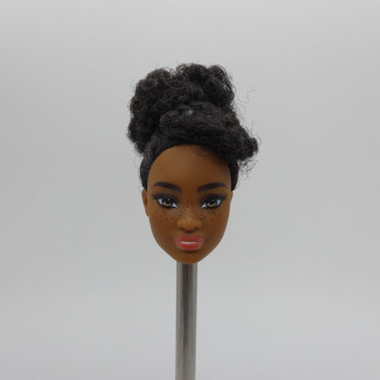 Barbie Fashionistas 185 Doll Head Mbili Face AA Dark Skin Freckles 2022 HBV17