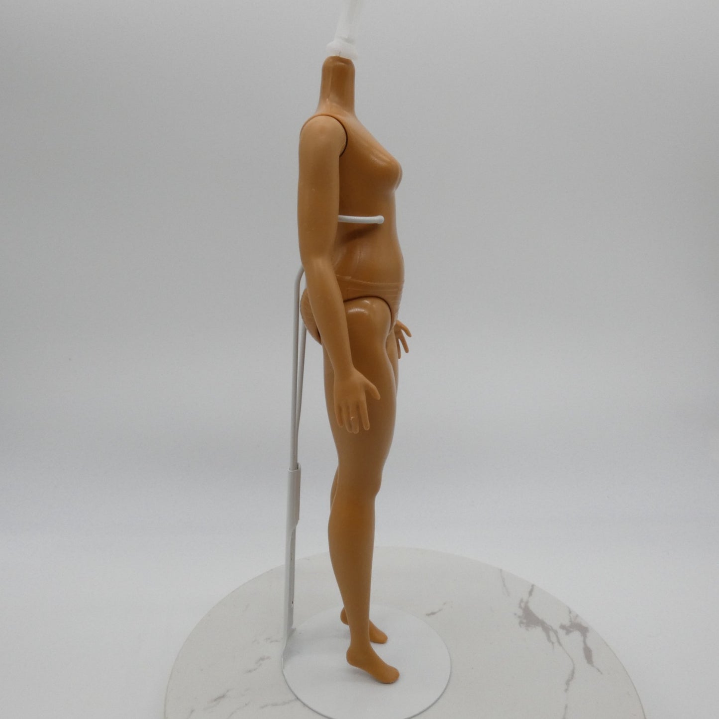 Barbie Fashionistas 095 Doll Curvy Body Brown Tan Skin Heel Feet 2018 FJF55